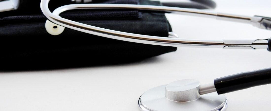 Seguro de salud complementario: cómo funciona y qué revisar antes de contratarlo