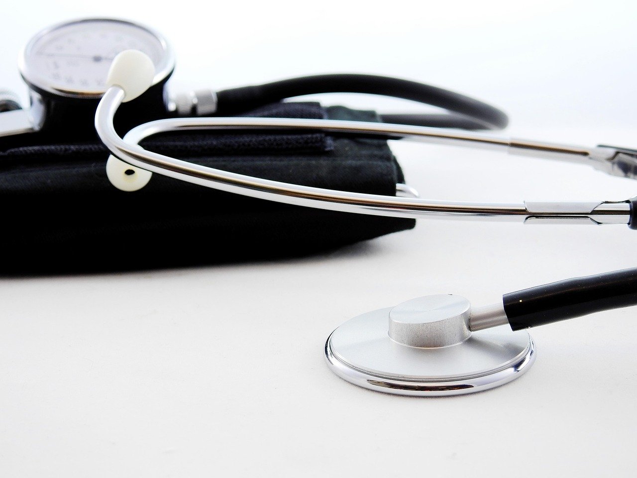 Seguro de salud complementario: cómo funciona y qué revisar antes de contratarlo